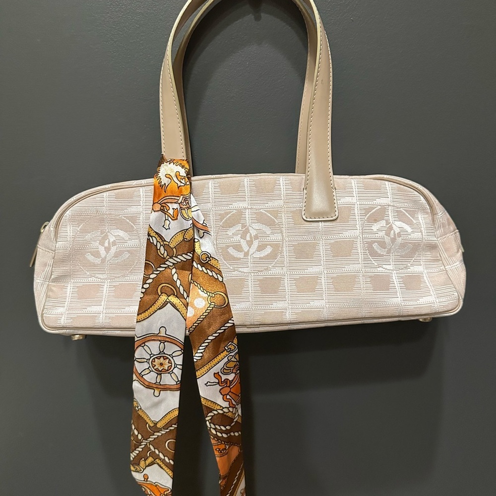 Chanel Handbag | Authentic Chanel Shoulder Bag | Authenticity card included - Picture 5 of 16